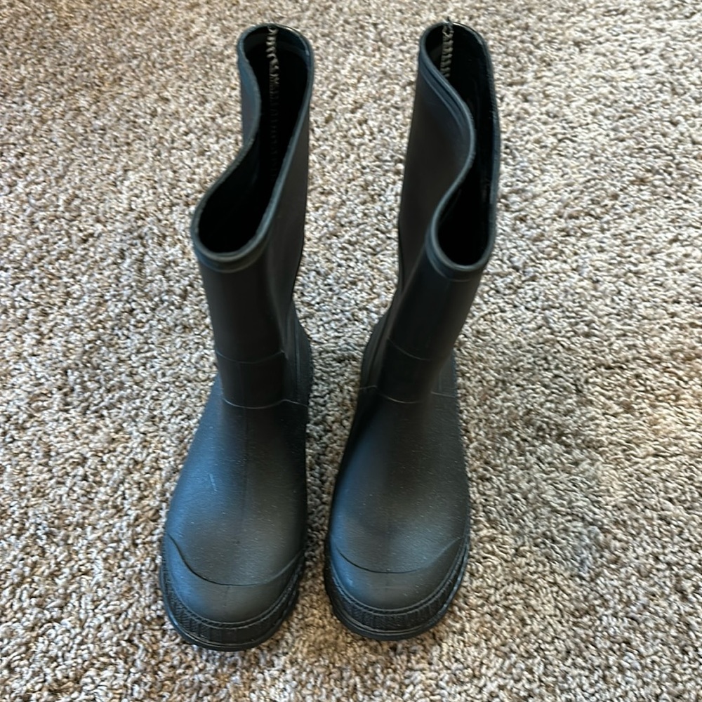Kids rain boots size 1